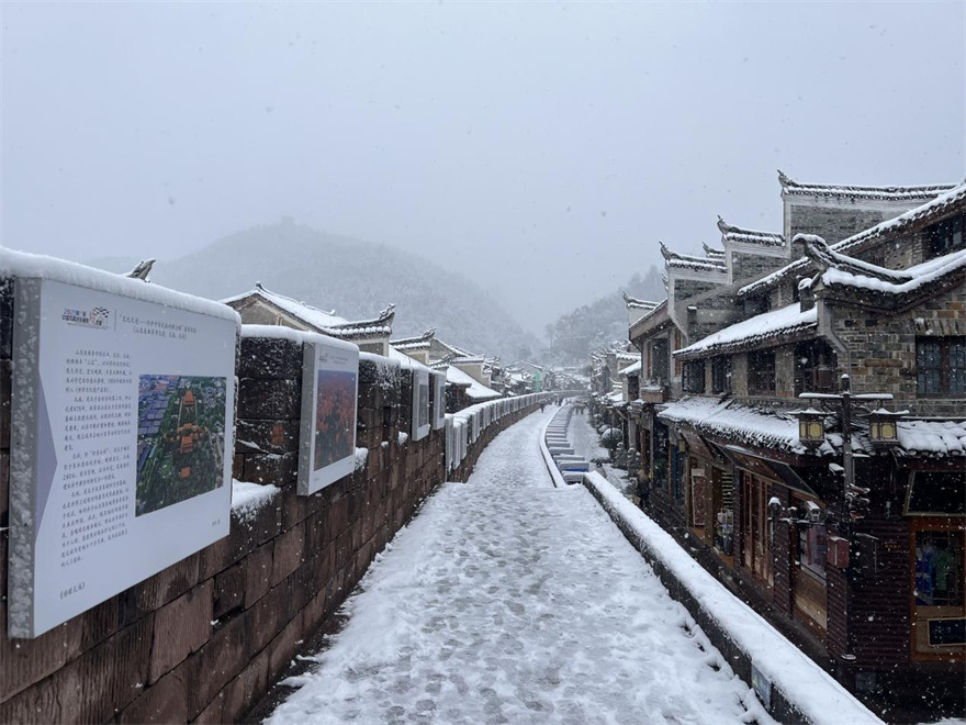 古城的城墙被积雪覆盖。吴东林摄