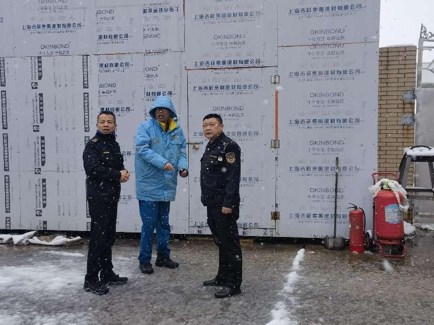 天心區應急管理局組織執法人員上門檢查。單位供圖