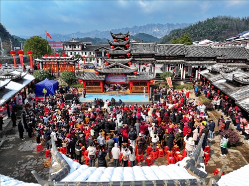 慈利县阳和土家族乡杨家坪村首届土家年俗文化节开幕。李景林 供图