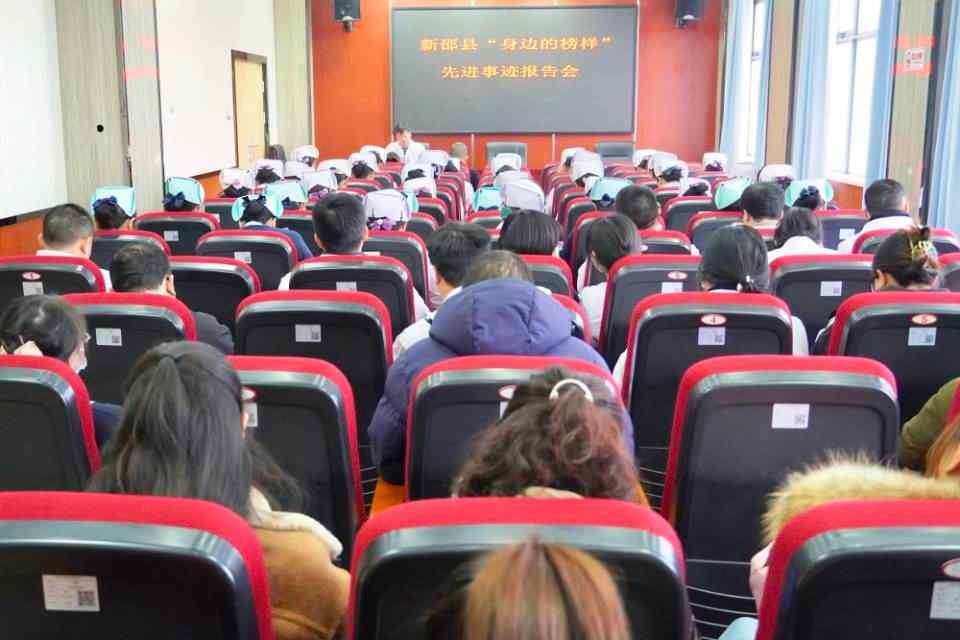 “医疗救助好榜样”牛兵来到县人民医院，开展先进事迹宣讲。单位供图