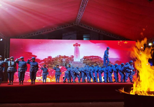 “村晚”活动现场。杨晓静摄
