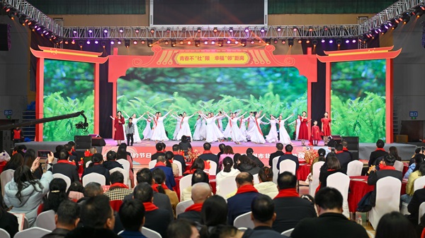 第三届湖南省社区春晚暨2024北湖区春节晚会现场。张一多摄