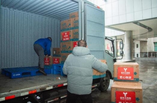爱心物资装车现场。受访单位供图