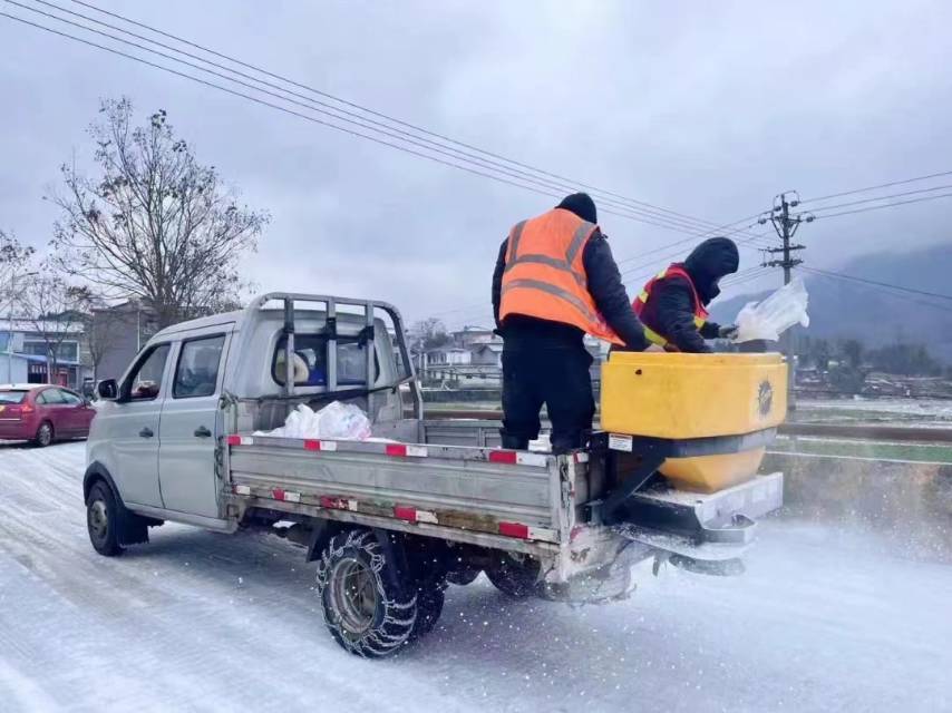 除雪在行动。单位供图