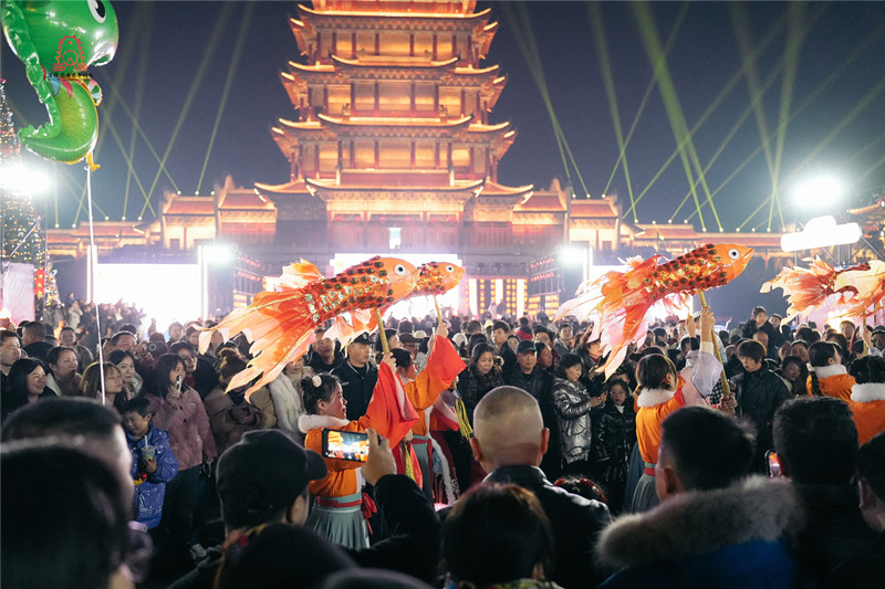 夜晚新春灯会。受访单位供图