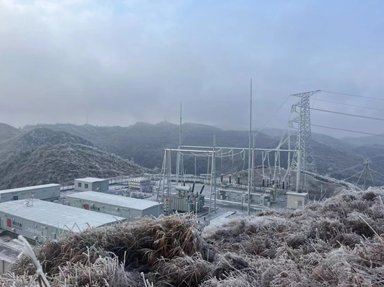 冰雪覆蓋下的錫礦山升壓站。受訪單位供圖