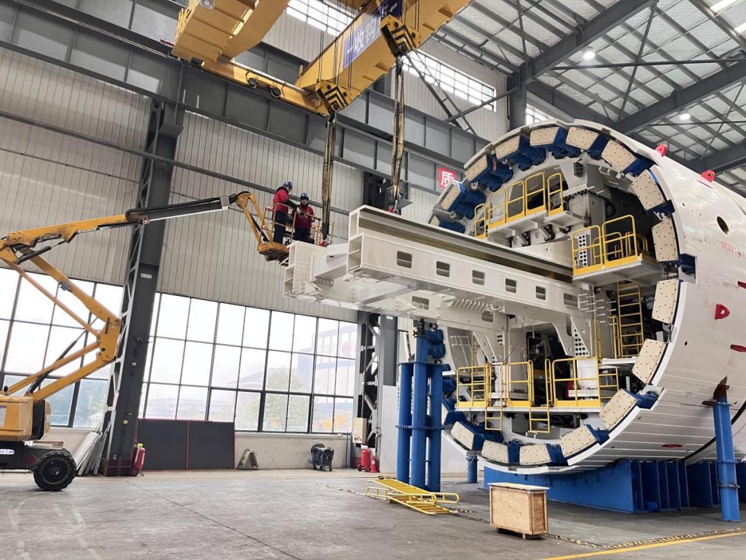 鐵建重工長沙第一產業園區內盾構機正在裝配。企業供圖