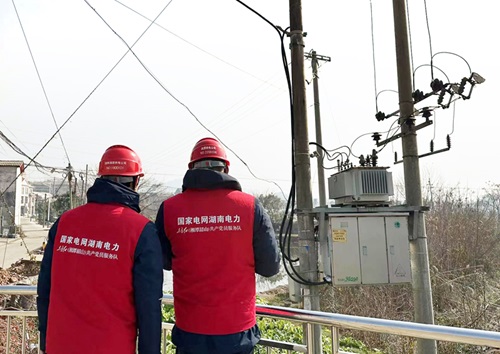 國網湘潭供電公司共產黨員服務隊“聞冰而動”吹響保電“集結號”。吳果星 攝