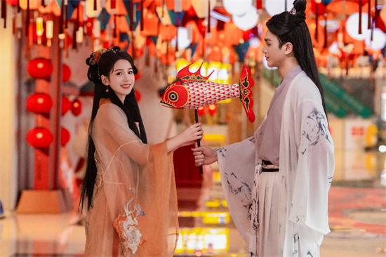 龙湖天街为春节旅游消费“上大分”，美陈及主题活动尽显中国年味儿。企业供图