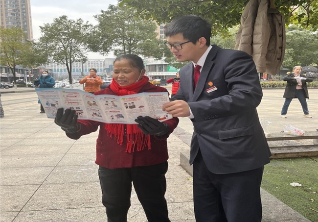 2024年2月5日，湘府路支行在井湘社区活动广场开展反假货币现金宣传。单位供图