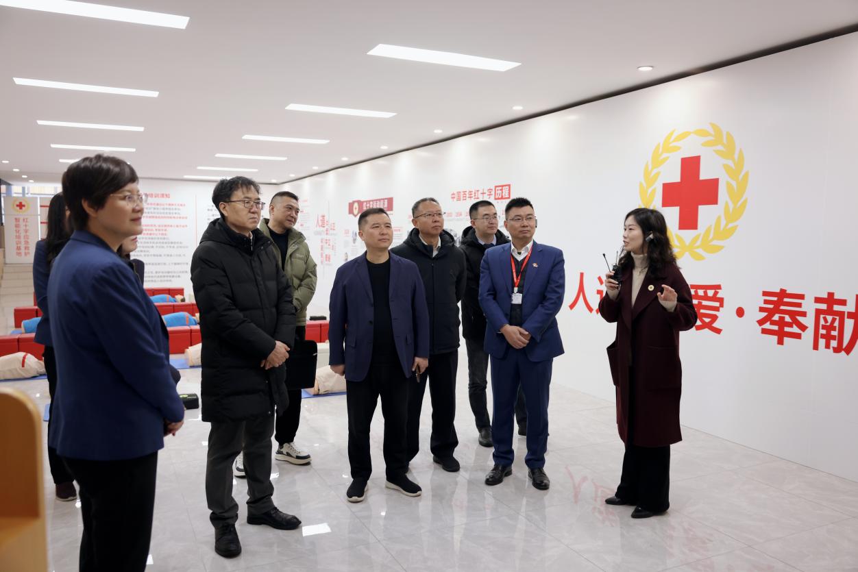 中国红十字会总会党组成员、副会长孙硕鹏一行来院参观视察（单位供图）