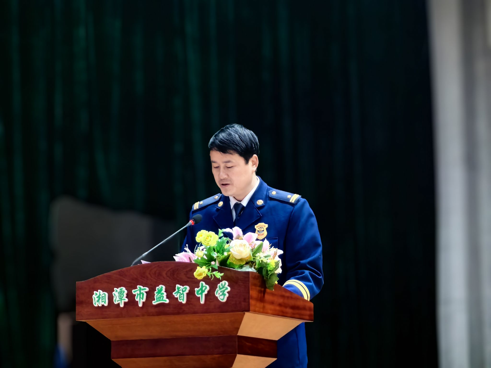 為學生授課（單位供圖）