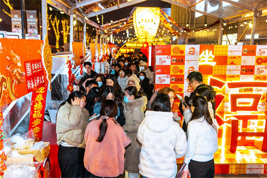 龍湖天街為春節旅游消費“上大分”，美陳及主題活動盡顯中國年味兒。企業供圖