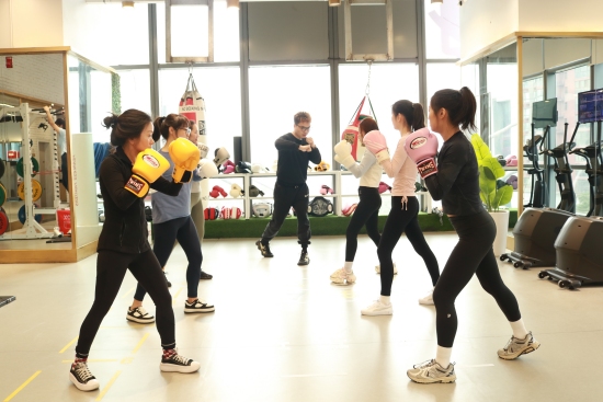 中南傳媒馬欄山園區項目女職工們拳擊健身，氛圍熱辣滾燙。受訪單位供圖