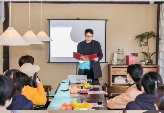 建行长沙树木岭支行携手自然岭社区开展金融知识宣传活动。企业供图