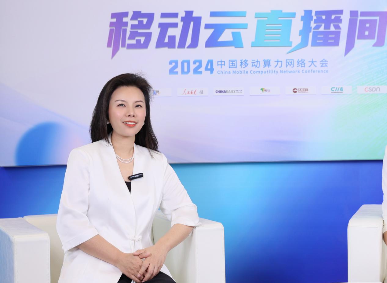 拓维信息高级副总裁向静接受采访。企业供图