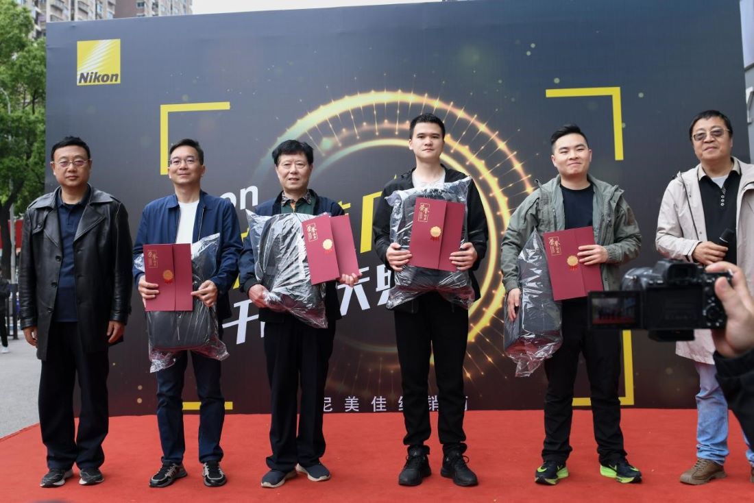 三等奖获得者领奖合影。单位供图