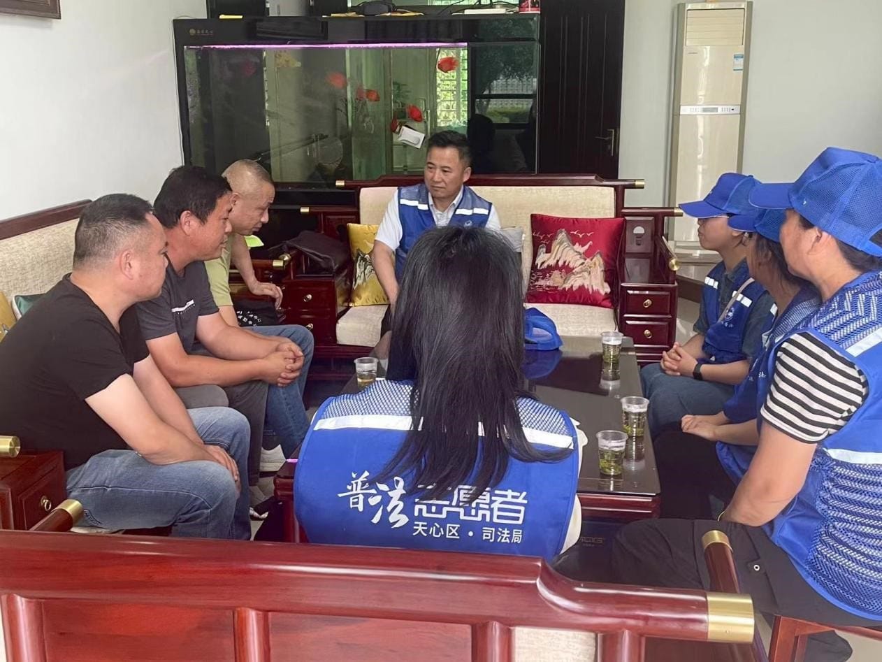 送法入戶。天心區司法局供圖