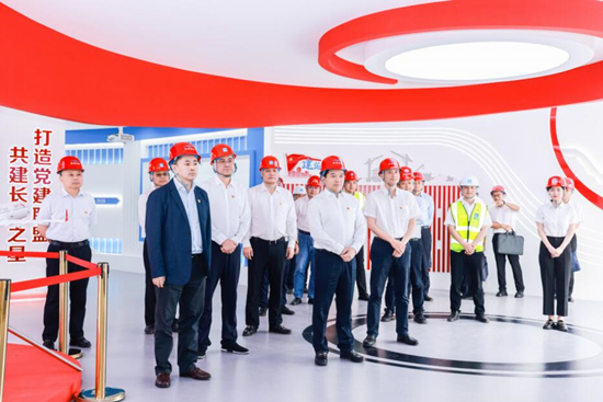 参观“聚力创星”党建联盟展厅。受访单位供图