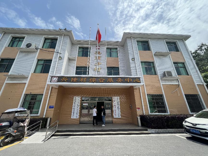 村级组织门口挂牌干净清爽。单位供图