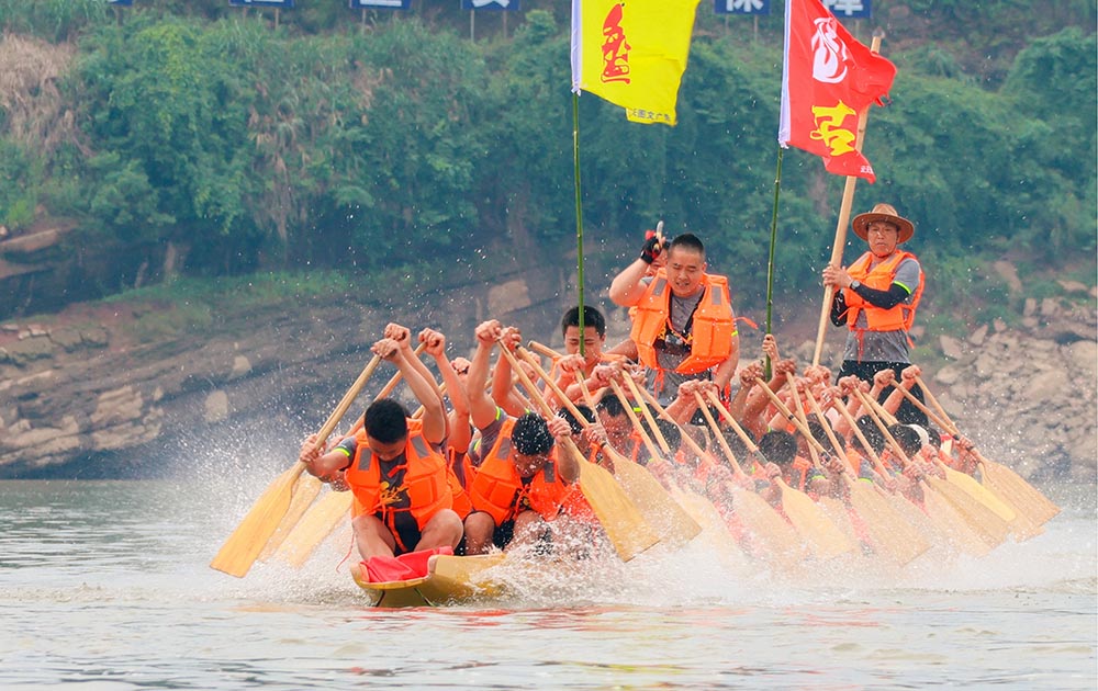 盘古队训练场景“动桡雾气生”（邓浩然 摄）