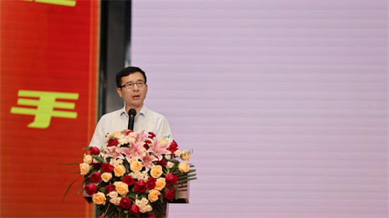 浏阳市教育局党委委员、总督学李筱端同志发表讲话。单位供图