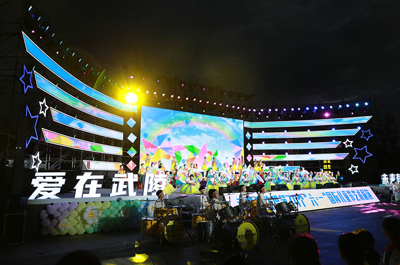 开场歌舞《鼓韵童心》。单位供图