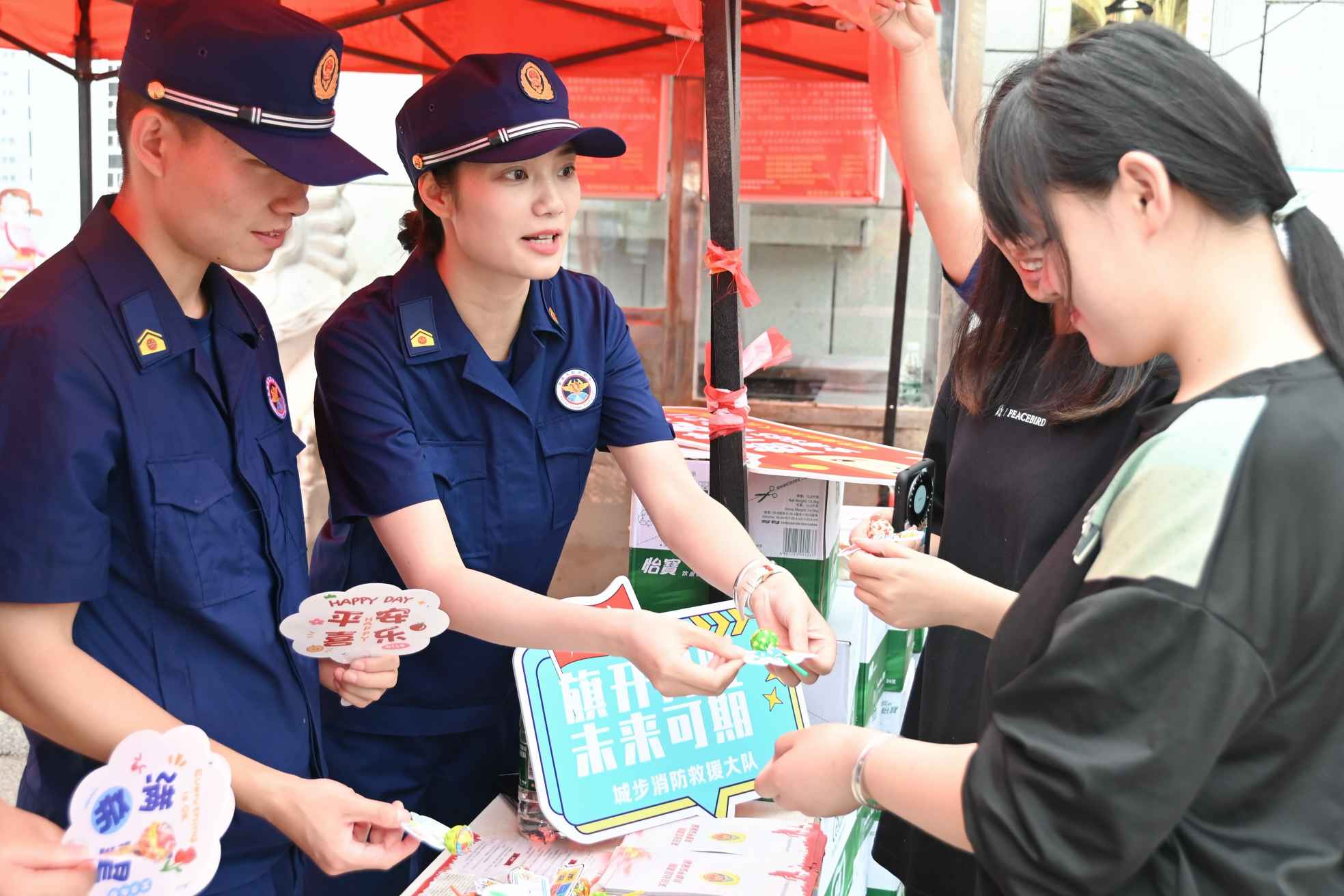 爱心送考点。单位供图
