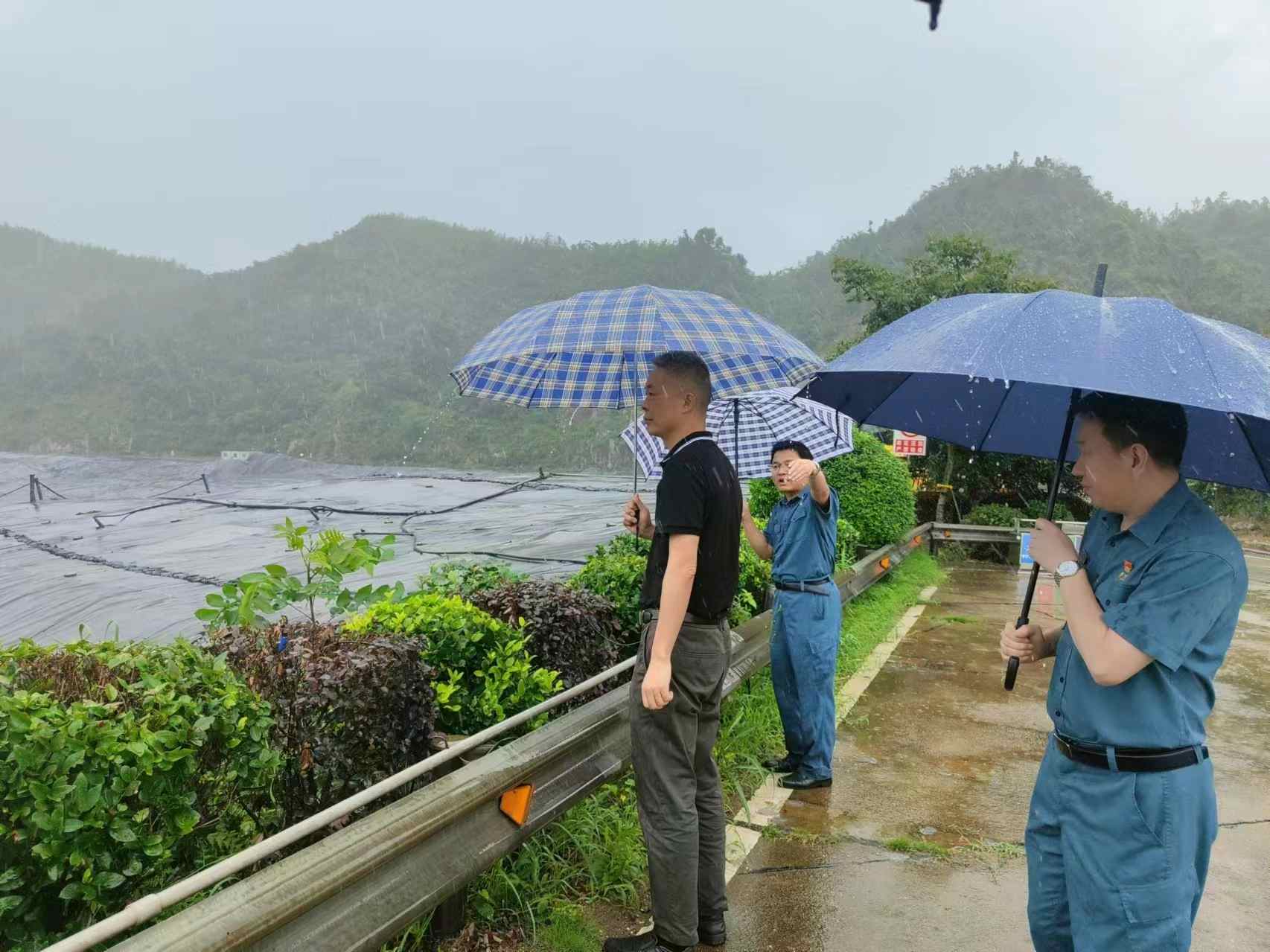 长沙市生态环境部门第一时间赶赴防汛一线。单位供图