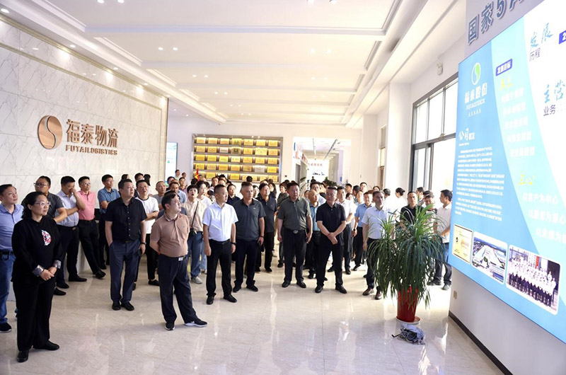 在湖南福泰物流有限公司观摩。李根摄