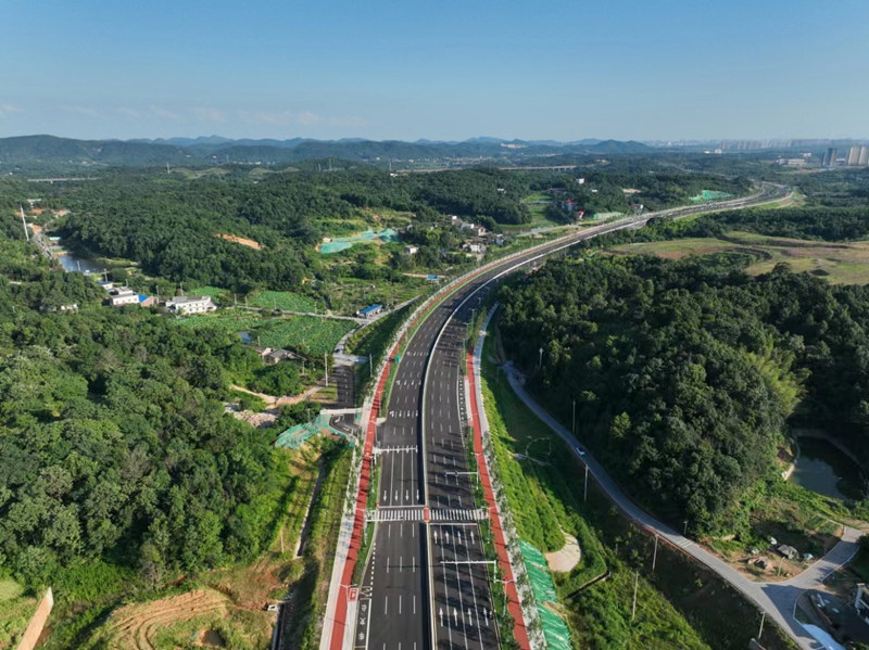 长沙新韶山南路全线建成通车。受访单位供图