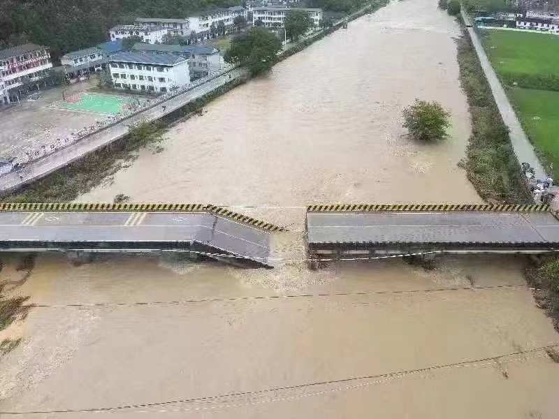 中村桥坍塌全景。单位供图