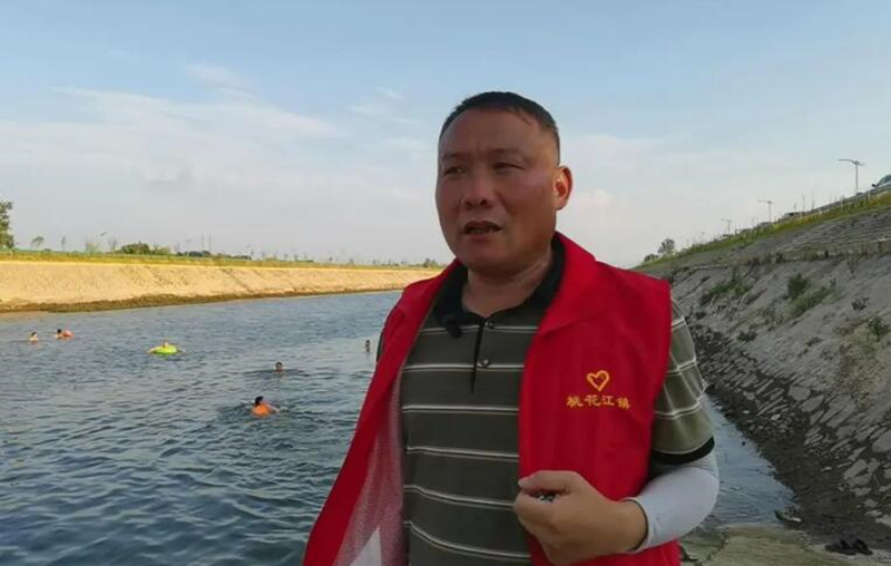 志愿者李立平赶赴现场救人。受访单位供图