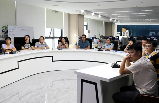 寧遠縣融媒體中心通過“每日晨習”開展集中策劃、提升業務能力。寧軒攝