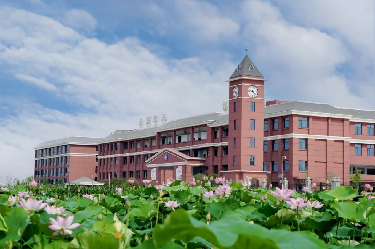 新建洗马湖学校，不断扩充优质学位。谢倩摄