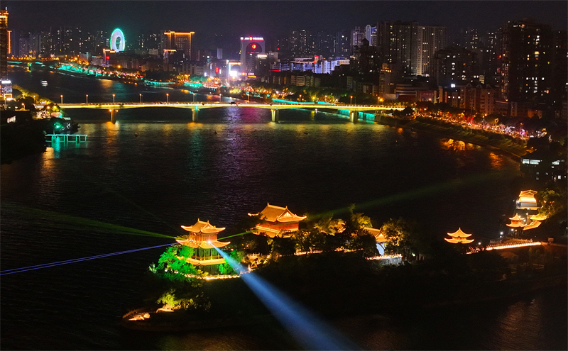 2024年9月7日，湖南省衡阳市石鼓书院在多彩的灯光映照下与城市夜色交相辉映，流光溢彩、美轮美奂（无人机照片）。曹正平摄