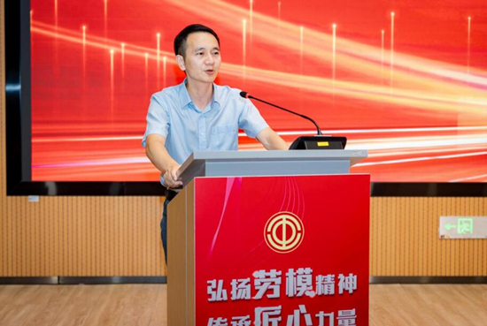 三一职院党委副书记、校长胡江学讲话。受访单位供图