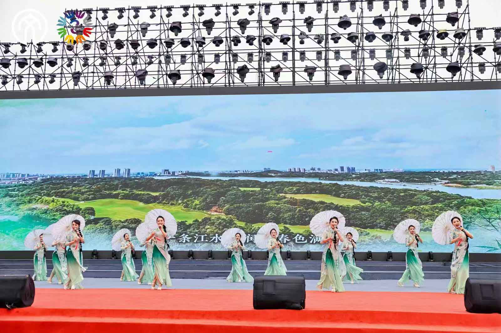 赫山區謝林港鎮清溪村女子合唱隊精彩亮相。單位供圖