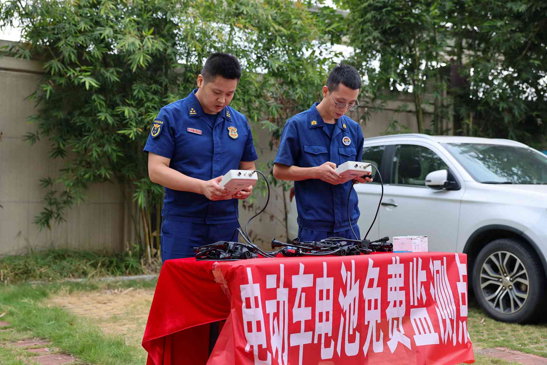 “两电车辆”电池健康检测公益活动现场。单位供图