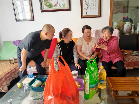 上门送温暖。受访单位供图