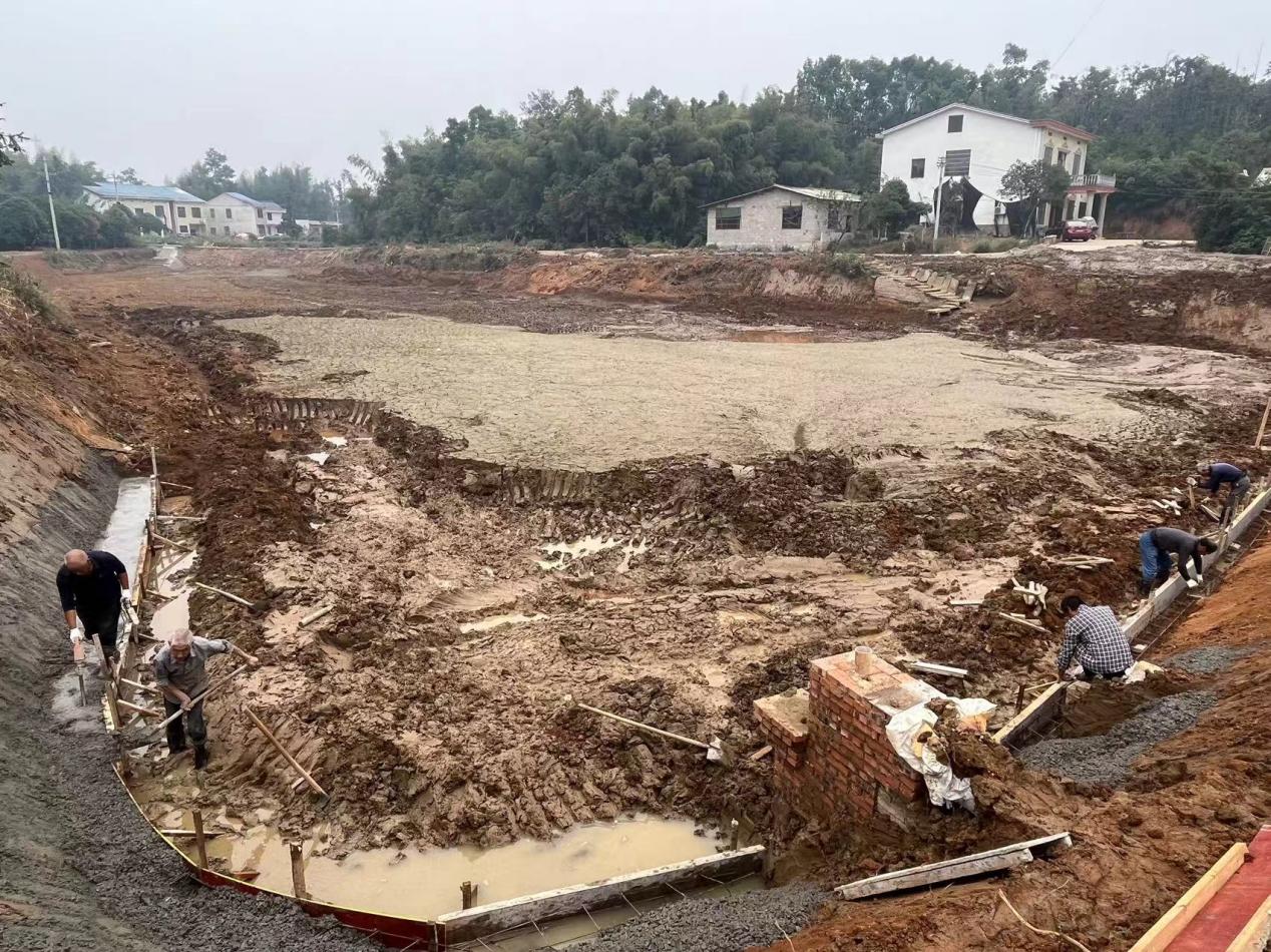 茶亭镇戴公桥村甘塘坡大塘建设现场。单位供图