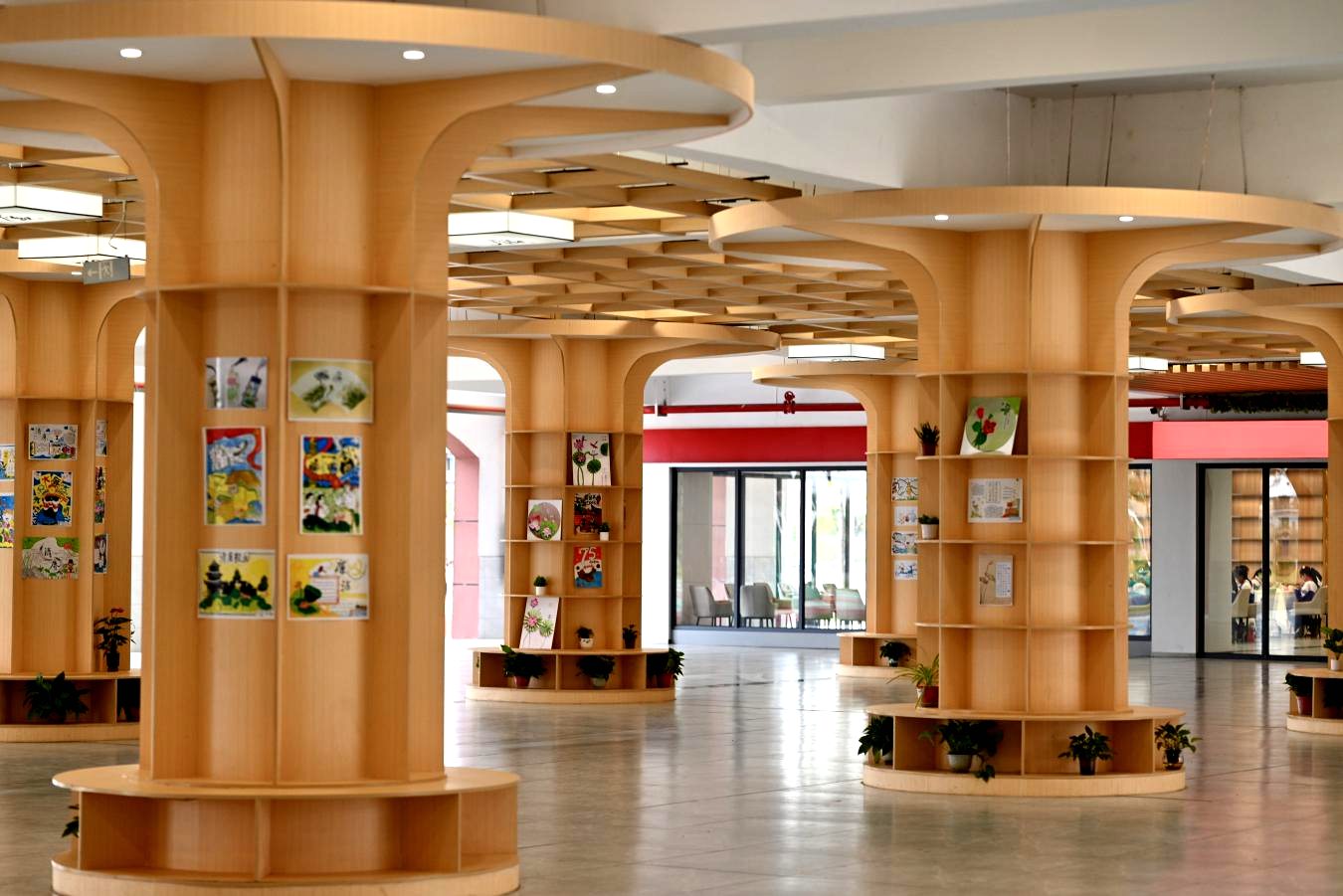 学校廉洁文化作品展示现场。夏顺供图
