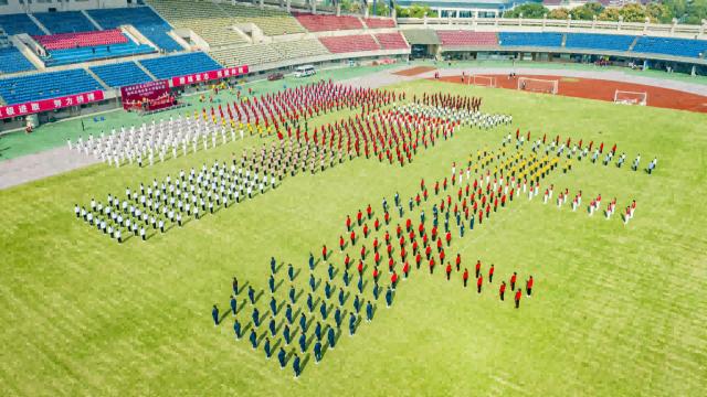 岳塘区教育系统教职工趣味运动会暨工间操比赛。单位供图