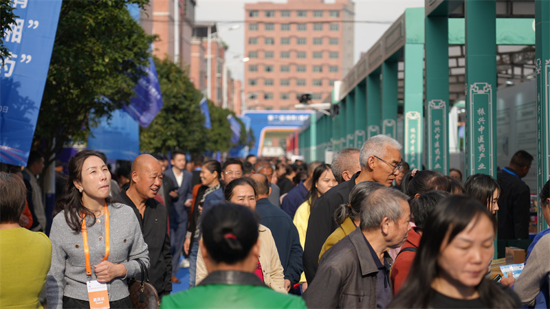 展会现场十分热闹。人民网记者 吴茜薇摄