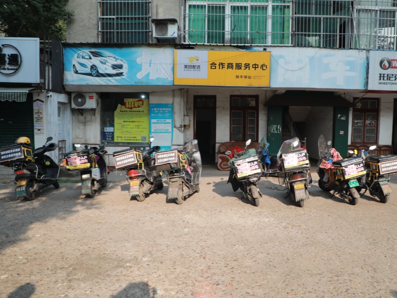 外賣送餐車變“消防宣傳車”。單位供圖