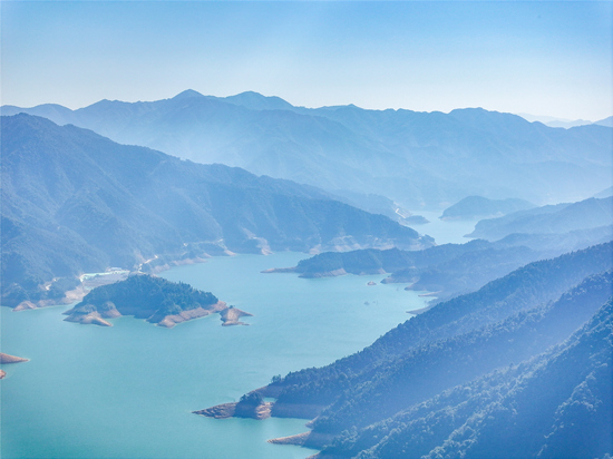 1月12日，在湖南省永州市江華瑤族自治縣拍攝的涔天河國家濕地公園景色。受訪單位供圖