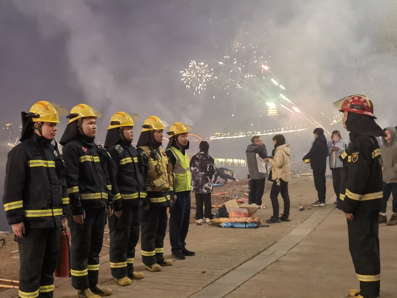 株洲市消防救援支队在全市设置16个前置执勤点，为人民群众欢度春节保驾护航（单位供图）。