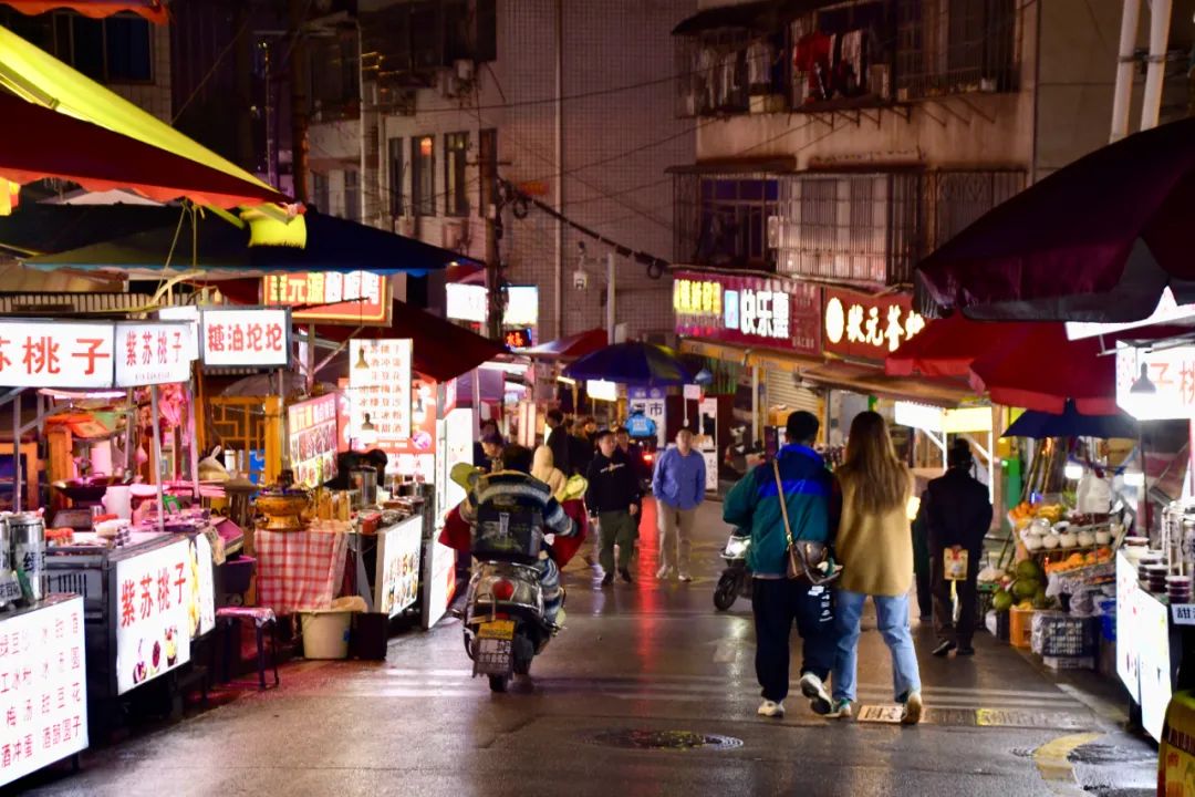 冬瓜山夜市。何佳丽 摄