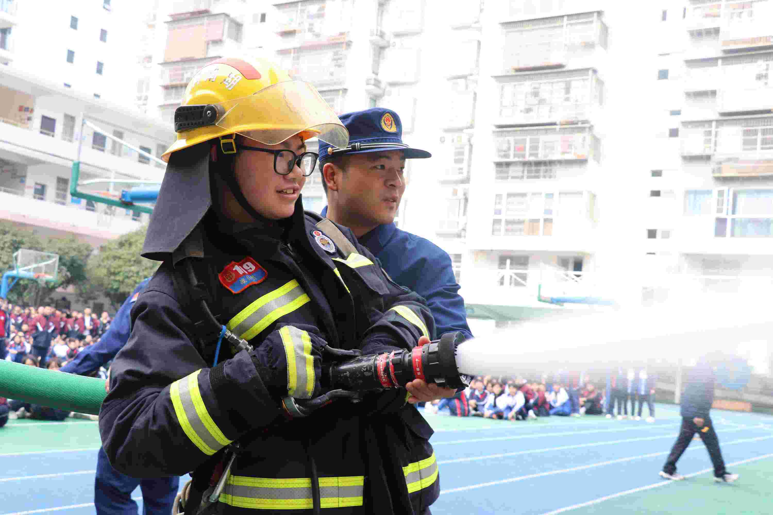 体验“小小消防员”。受访单位供图