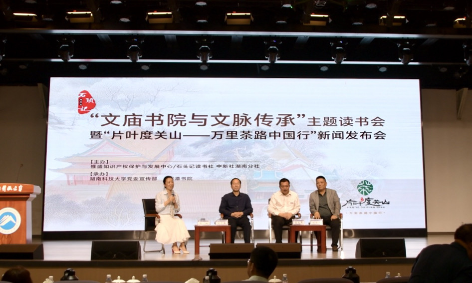 读书会专家访谈现场。何佳丽摄